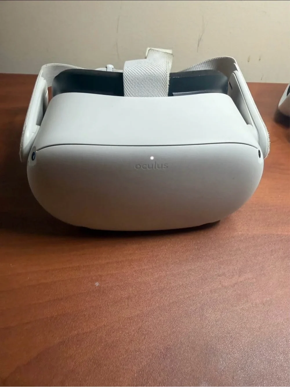 (Oculus) Meta quest 2 ( Comes With Oculus Case)